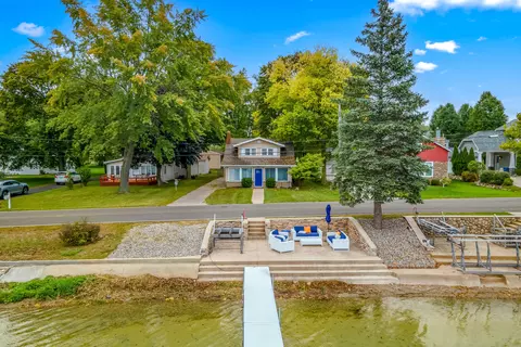 683 Lake Dr, Coldwater, MI 49036