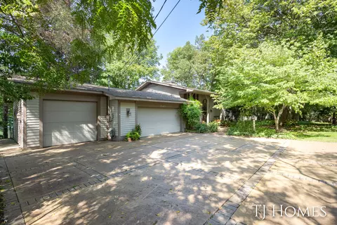941 Thornapple River Dr SE, Ada, MI 49301