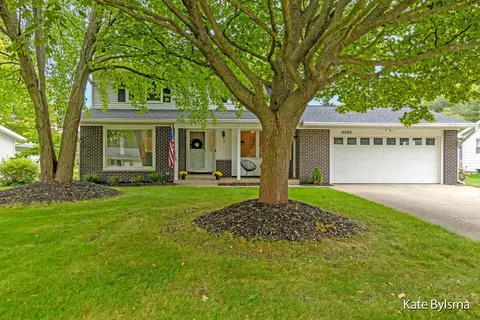 4084 Singel Dr SW, Grandville, MI 49418