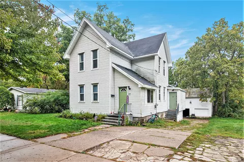 627 E Main St, Ionia, MI 48846