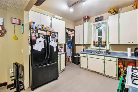 627 E Main St, Ionia, MI 48846 photo 6