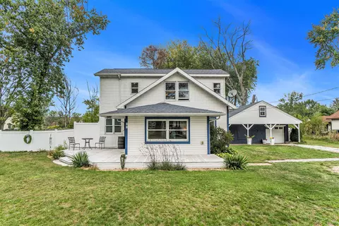 80 Lake Shore Blvd, Norton Shores, MI 49444
