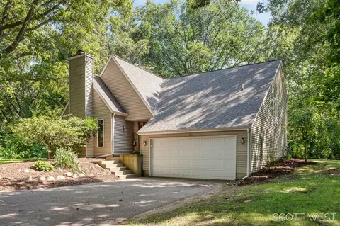 741 Hillside Ct SE, Lowell, MI 49331