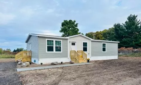 10344 S Beech Ave, Howard City, MI 49329