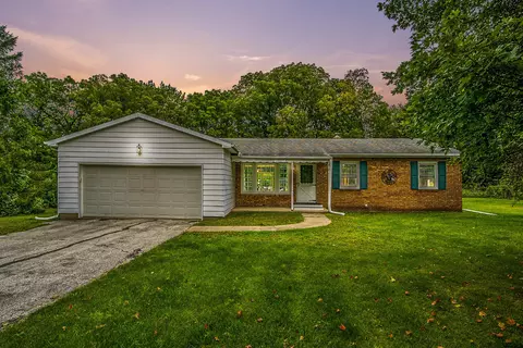 16057 Brookside Dr, Buchanan, MI 49107