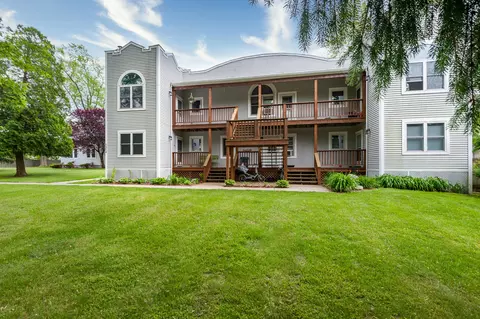 7374 N Shore Dr UNIT 17, South Haven, MI 49090