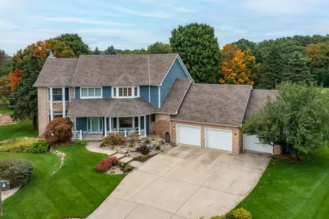 7300 Dunross Dr, Portage, MI 49024