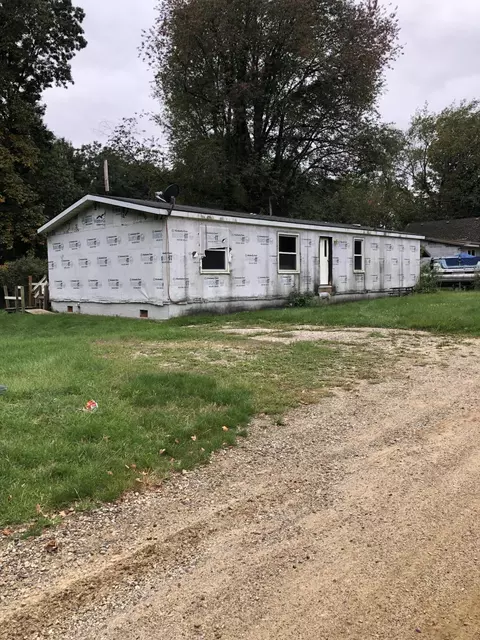 25288 63rd Pl, Dowagiac, MI 49047