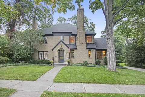812 Rosewood Ave SE, Grand Rapids, MI 49506