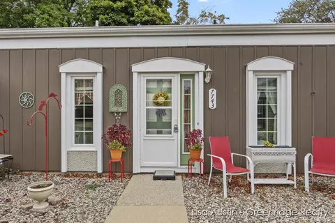 7743 Coachman Ln #20, Jenison, MI 49428