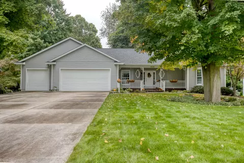 1900 Cedartree Dr, Jenison, MI 49428