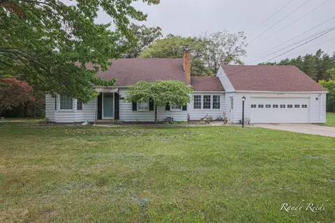 5369 Division Ave N, Comstock Park, MI 49321