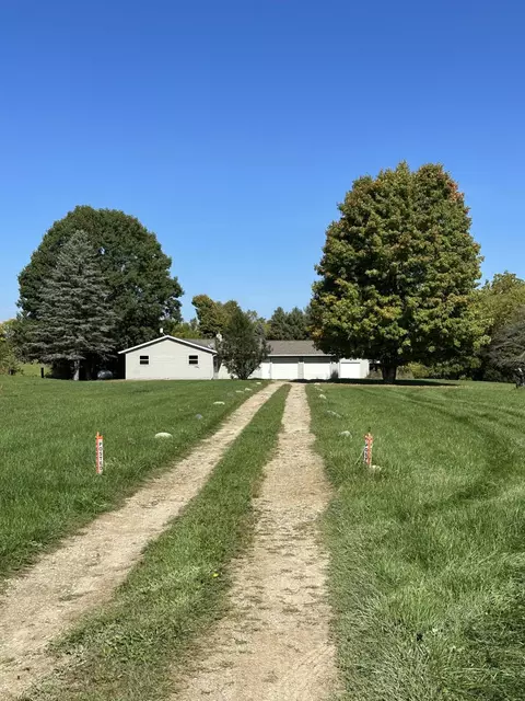 9755 Cox Rd, Bellevue, MI 49021