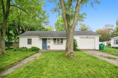 2104 Spansail Dr, Niles, MI 49120