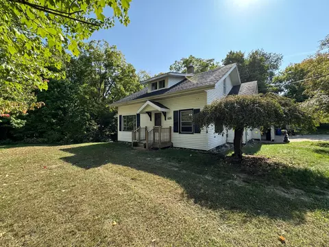 1040 State St, Fremont, MI 49412