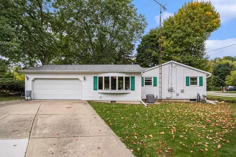213 Circle Dr, Marshall, MI 49068 photo 2