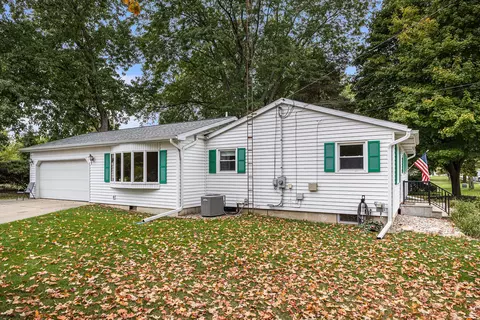 213 Circle Dr, Marshall, MI 49068 photo 3