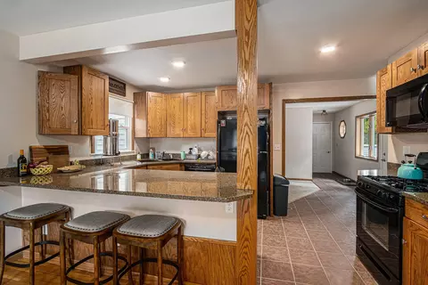 213 Circle Dr, Marshall, MI 49068 photo 9