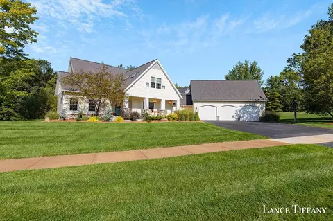 6179 Arrowcrest Ct NE, Rockford, MI 49341