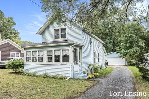 111 S Barry St, Greenville, MI 48838