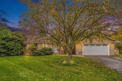 2721 Heverly West Dr, Portage, MI 49024