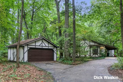6216 131st Ave, Saugatuck, MI 49453