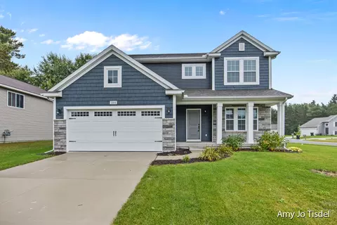 1304 Cedarwood St, Greenville, MI 48838