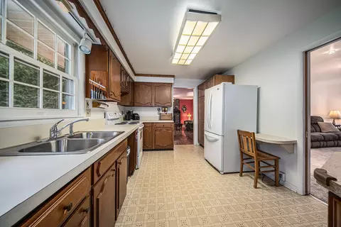 601 Robinson Rd, Jackson, MI 49203 photo 7