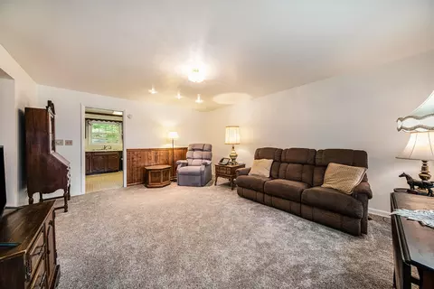 601 Robinson Rd, Jackson, MI 49203 photo 4