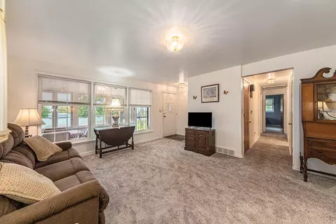 601 Robinson Rd, Jackson, MI 49203 photo 3