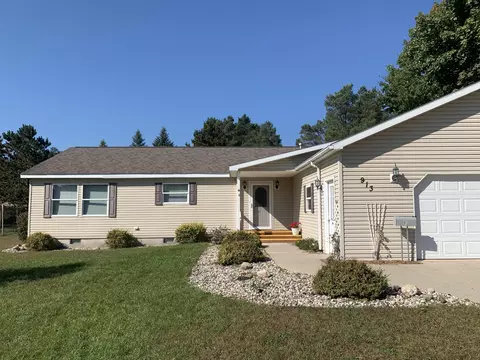 913 N Pine St, Evart, MI 49631
