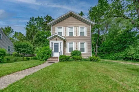 14 Walnut St, Hillsdale, MI 49242