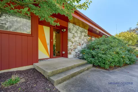 1653 Acacia Dr NW, Grand Rapids, MI 49504