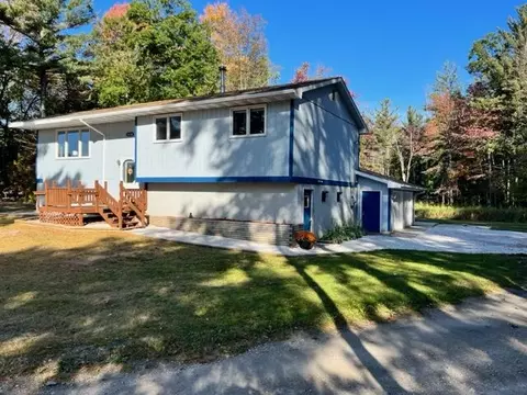1880 E Parkdale Ave, Manistee, MI 49660