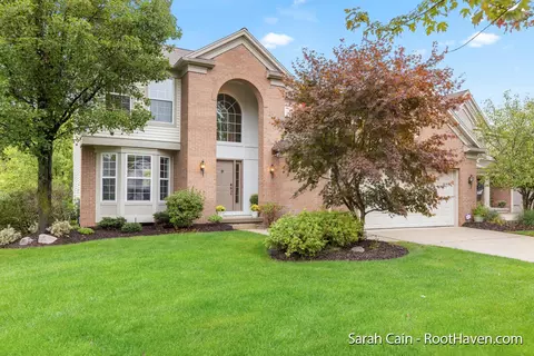 660 Rock Hollow Dr, Rockford, MI 49341