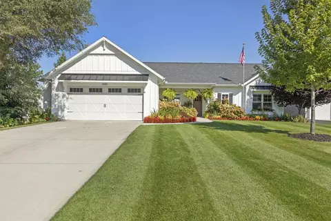8158 Fairwood Dr, Jenison, MI 49428