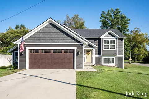 8661 Keiser St SE, Alto, MI 49302