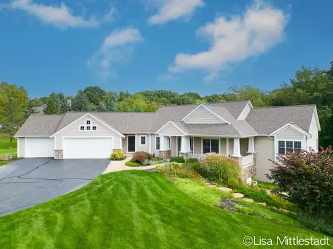 2600 Sturbridge Dr SE, Ada, MI 49301