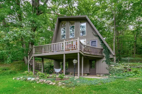 5986 N 42nd St, Augusta, MI 49012