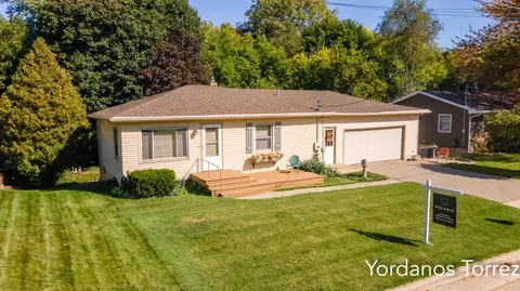 1522 Lamont Ave NW, Grand Rapids, MI 49504