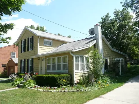 72 E Beech St, Cedar Springs, MI 49319
