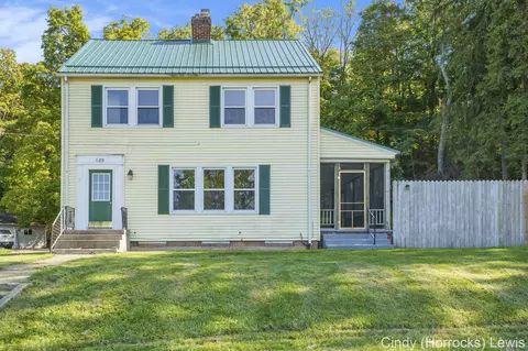 685 W Riverside Dr, Ionia, MI 48846