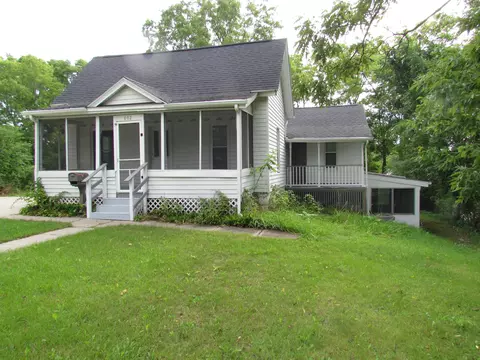 802 S Lafayette St, Greenville, MI 48838