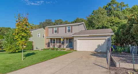 3416 Waterford Ct NE, Grand Rapids, MI 49525