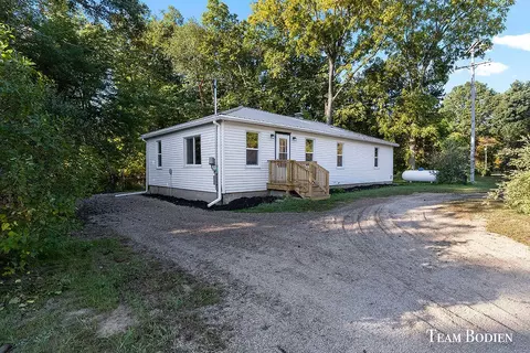 996 E Sager Rd, Hastings, MI 49058