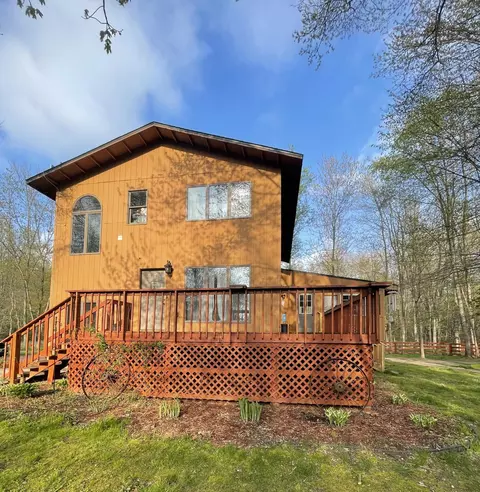 13673 Cleveland Ave, Buchanan, MI 49107