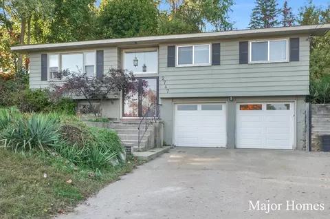 2747 Frederick Ave NW, Grand Rapids, MI 49544