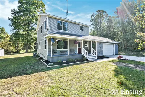 1312 Pine Hill Trl, Stanton, MI 48888