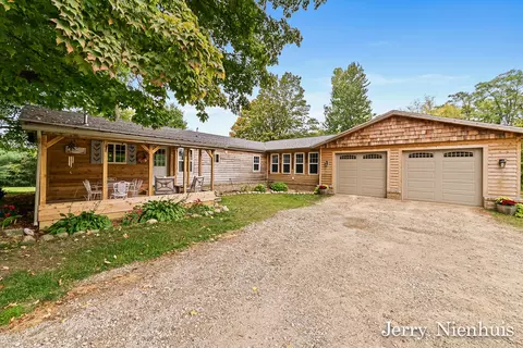4147 135th Ave, Hamilton, MI 49419
