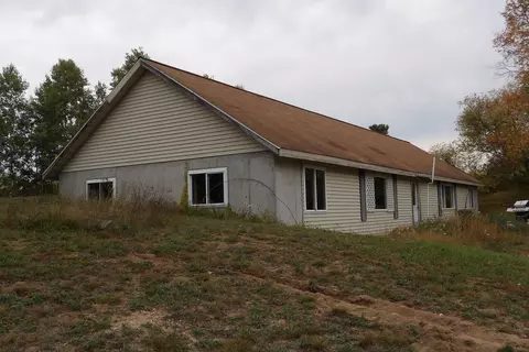 7573 80th Ave, Evart, MI 49631